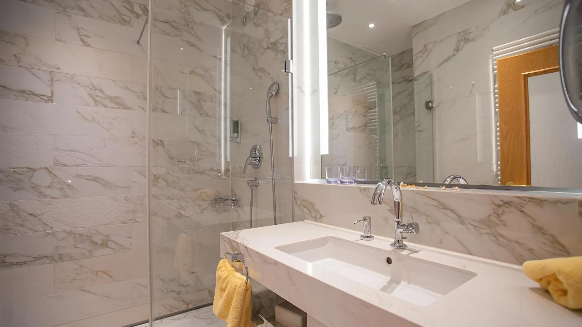 **** ホテル Thermenhotel Quellenhof Bad Füssing ドイツ
